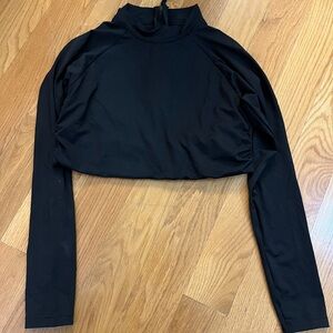 Athleta M black North Point Cropped Rashguard longsleeve top swim bathing suit